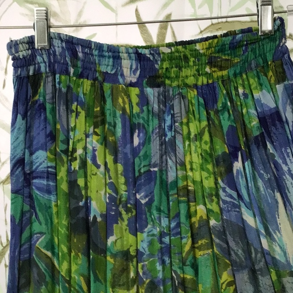 2 piece Express Floral Green and Blue Button-Up set.  Small. - Picture 10 of 11